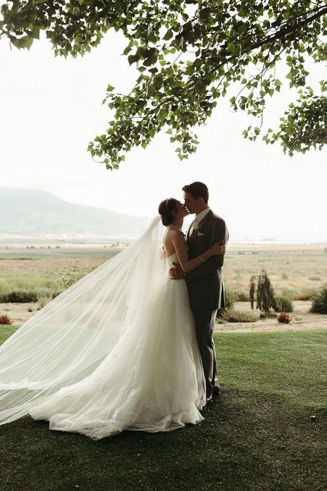 Cozy and romantic wedding couple portrait  | Image by Lauren Mihae Creative Wedding Photo Ideas Couple, Romantic Wedding Couple, Natural Wedding Photos Couple, Spring Wedding Photoshoot, Wedding Cupple Photos, Romantic Wedding Portraits, Wedding Pictures Nature, Couples Portraits Wedding, Garden Wedding Photoshoot Ideas