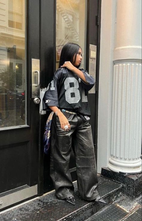 Easy Hacks, Mode Zara, Basic Wardrobe, Fashion 90s, 90's Fashion, Jersey Outfit, Fire Fits, Streetwear Fashion Women, Mode Inspo