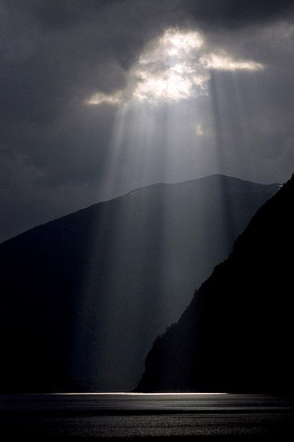 Mountains And Water, Arte Occulta, Foto Top, Matka Natura, 흑백 그림, Dark Clouds, Alam Yang Indah, Cloudy Day, Foto Inspiration