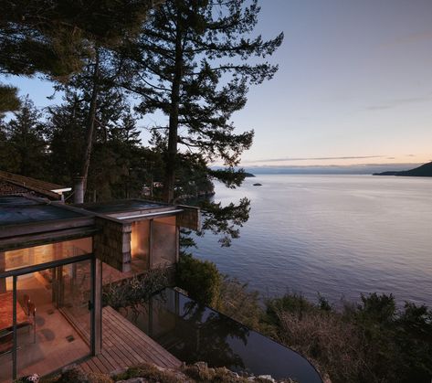 Downs House II, West Vancouver, Canada - e-architect