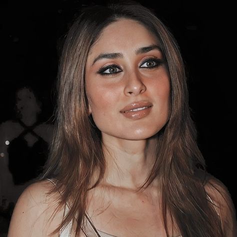 Karina Kapoor Aesthetic, 90s Kareena Kapoor, Kareena Kapoor 90s Makeup, Kareena Kapoor Kajal Eyes, Kareena Kapoor Makeup Looks, Young Kareena Kapoor, Kareena Kapoor Eye Makeup, Kohl Eyes Aesthetic, Kohl Eyes Indian