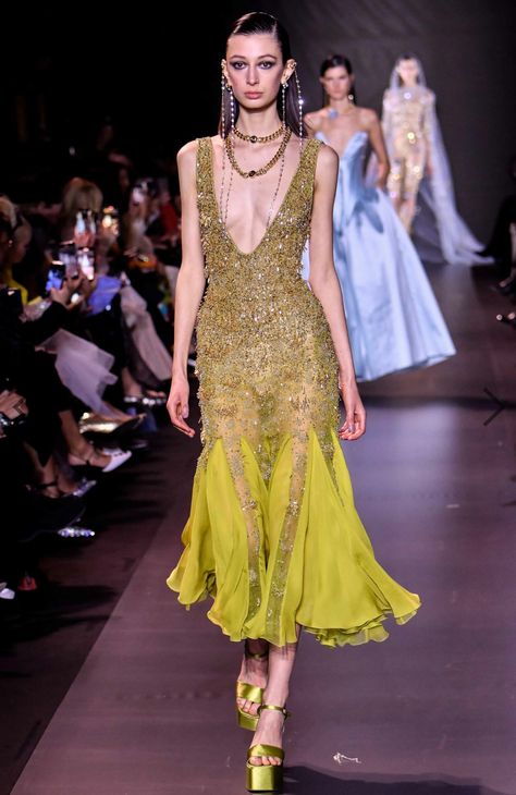 Runway Looks 2023, Spring Summer 2023 Outfit, Summer Runway Fashion, Runway 2023, Couture 2023, Summer Gowns, 2023 Couture, Georges Hobeika, Spring Couture