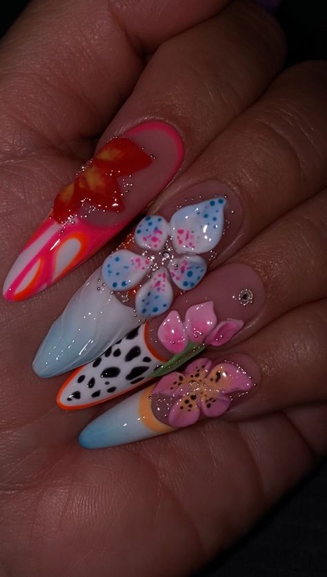 Size:  SMALL   (2,5,4,6,8) Length : 2 XL  ( on the pictures ) Shape : ALMOND  Comes with prep kit  Nails has high arch/apex, please make sure to use enough glue to prevent early fall off, or preferably use the tabs if you have flat nail bed. Nails Almond Colorful, Xl Almond Nails, Glitzy Nails, Jelly Flower, Wow Nails, Hippie Nails, Airbrush Nails, Vintage Nails, Girly Acrylic Nails