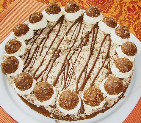 Ferrero Rocher - Torte, ein sehr leckeres Rezept aus der Kategorie Torten. Bewertungen: 7. Durchschnitt: Ø 4,2. Ferrero Rocher Torte, Ferrero Rocher Cake, Melon Recipes, Torte Recipe, Pumpkin Cake Recipes, Chocolate Torte, Pecan Recipes, Ferrero Rocher, Cake With Cream Cheese