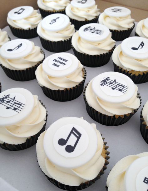 Music Themed Cupcakes, Musical Cupcakes, Music Birthday Party Theme, Music Cupcakes, Black And White Cupcakes, Piano Cakes, Music Birthday Party, Music Cakes, Different Types Of Cakes