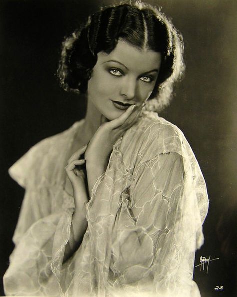 Myrna Loy (photo by Max Munn Autrey) Loretta Young, William Powell, Myrna Loy, Actrices Hollywood, Silent Movie, Old Hollywood Glamour, Silent Film, Golden Age Of Hollywood, Vintage Hollywood