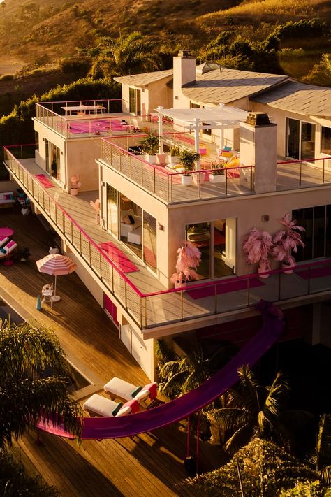 You Can Stay in Barbie's Malibu Dreamhouse IRL, and It's a Pastel Pink Dream Come True Barbie Malibu Dream House, Dreamhouse Barbie, Barbie Cake, Malibu Barbie, Barbie Life, Design Hotel, Barbie Dream, Barbie House, Barbie Dream House