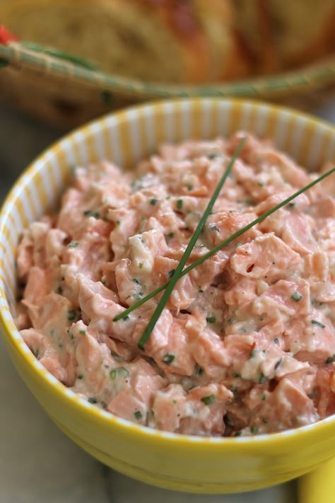 Rillettes Recipe, Salmon Rillettes, Le Bernardin, Bean Hummus, French Dinner, Poached Salmon, Fresh Salmon, Easy Salmon, Recipes Appetizers And Snacks