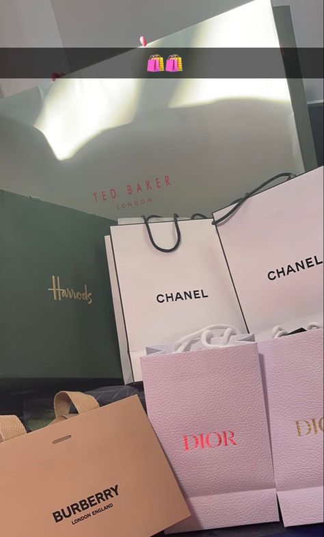 Shopping Spree Bags, Harrods Shopping, Luxury Haul, Harrods London, London View, Makeup Haul, Rich Girl Aesthetic, Chanel Makeup, Dior Makeup