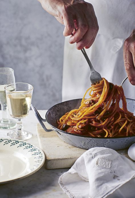 Spaghetti alla puttanesca | Food and Travel Magazine Spaetzle Recipe, Spaghetti Alla Puttanesca, Alla Puttanesca, Italian Deli, Travel Magazine, Food And Travel, Anchovies, How To Dry Oregano, How To Cook Pasta