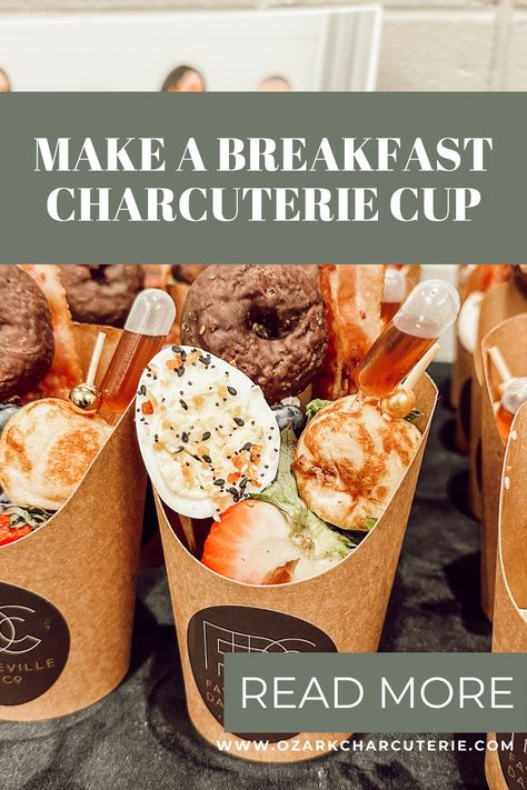 Brunch Cups Ideas, Individual Breakfast Charcuterie Cups, Easy Breakfast Board, Breakfast Charcuterie Cups Ideas, Breakfast Orderves Appetizers, Brunch Charcuterie Cups, Fall Charcuterie Cups, Breakfast Charcuterie Cups, Breakfast Jarcuterie