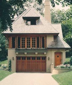 Casa Country, Window Styles, Natural Home Decor, Cool Ideas, Carriage House, Story House, House Goals, Garage Door, Facades