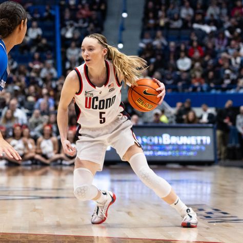 Page Bueckers, Paige Bueckers Wallpaper, Paige Bueckers Basketball, Paige Buekers, Pagie Bueckers, Basketball Girlfriend, Uconn Womens Basketball, Paige Bueckers, Ball Aesthetic