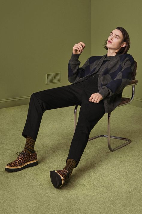 Fall Menswear, Mode Poses, Sitting Pose Reference, Male Pose Reference, Male Models Poses, People Poses, Sitting Poses, Body Reference Poses, Human Poses Reference