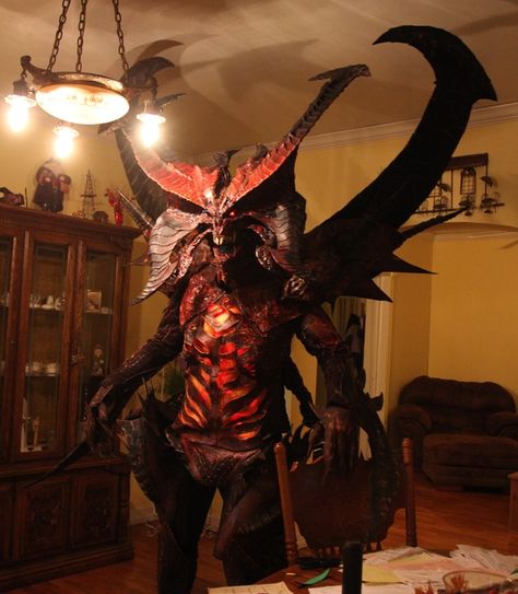 Diablo 3 cosplay Diablo Cosplay, Terrifying Halloween Costumes, Epic Halloween Costumes, Terrifying Halloween, Best Cosplay Ever, Amazing Halloween Costumes, Epic Cosplay, Halloween Costume Contest, Fantasias Halloween