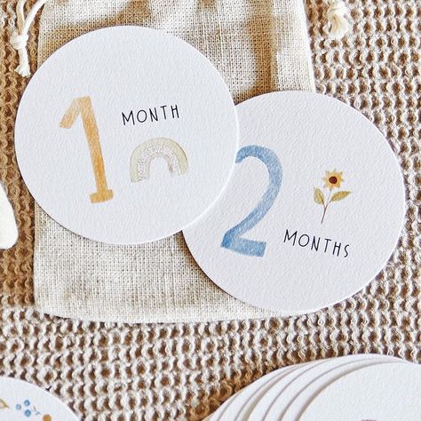 Gender Neutral Monthly Paper Cards | Baby Photo Props | New Baby | Baby Shower Newborn Gift Baby Boy Room Decor, Baby Posters, Baby Milestone Cards, Baby Birth Announcement, Baby Room Design, Baby Album, Baby Milestone, Handmade Kids, Milestone Cards