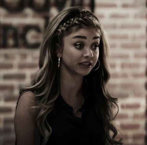 Hayley Modern Family Hair, Hayley Dunphy, Hailey Modern Family, Haley Modern Family, Modern Family Haley, Claire Dunphy, Haley Dunphy, Nikki Minaj, Sarah Hyland