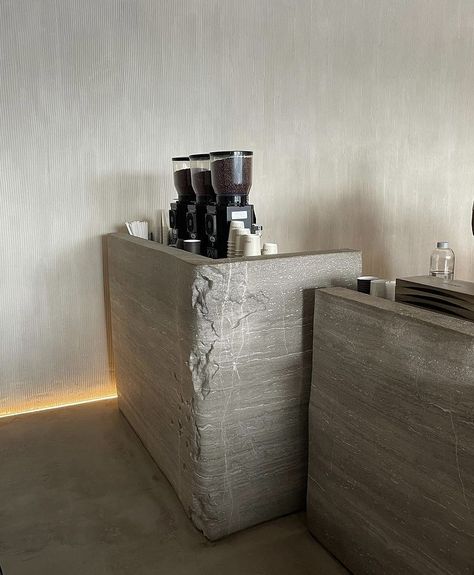 Concrete Coffee Bar, Concrete Store Design, Coffee House Design, Fashion Showroom, Hair Salon Interior, Cafe Shop Design, Counter Design, Cafe Interior Design, Store Design Interior