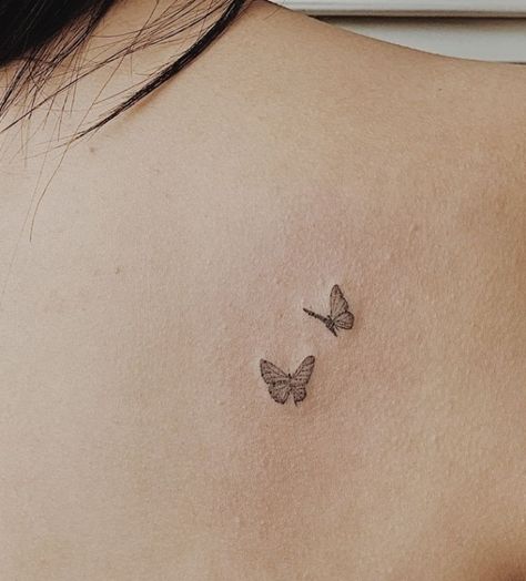 Butterfly Tattoo Back, Small Butterfly Tattoo, Tattoo Back, Small Tattoos With Meaning, Inspiration Tattoos, Small Meaningful Tattoos, Small Butterfly, Tattoo Girls, Tiny Tattoo