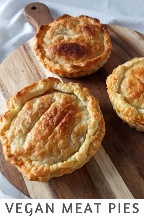 Vegan Pies Savoury, Vegan Puff Pastry, Vegan Pies Recipes, Savoury Mince, Vegan Meat Recipe, Hand Pies Savory, Yummy Pie Recipes, Crunchy Snacks, Vegan Meat