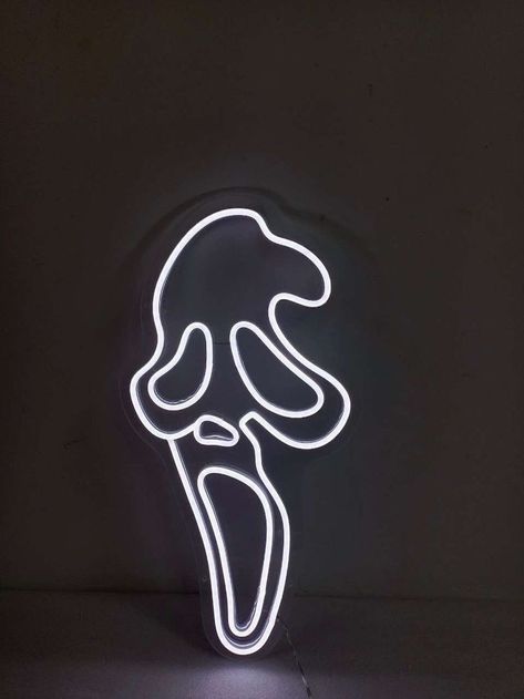 One Line Neon Sign, Ghost Face Decor, Cool Room Decorations, Scream Decor, Neon Rope Light Ideas, Easy Neon Sign, Neon Light Ideas, Cute Halloween Decorations Indoor, Halloween Decorations Aesthetic