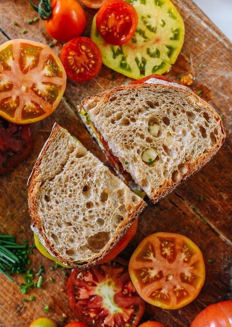 The Perfect Tomato Sandwich Tomato Sandwiches, Wok Recipes, Tomato Recipe, Slow Roasted Tomatoes, Woks Of Life, The Woks Of Life, Summer Foods, Veggie Sandwich, Tomato Sandwich