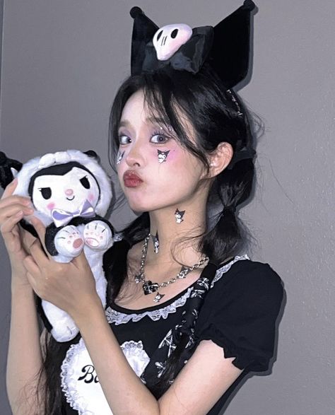 Asian Halloween Ideas, E Girl Makeup, Shot Hair Styles, Concert Fits, Cosplay Makeup, Carnival Costumes, Asia Girl, Makeup Eyeliner, Japan Fashion