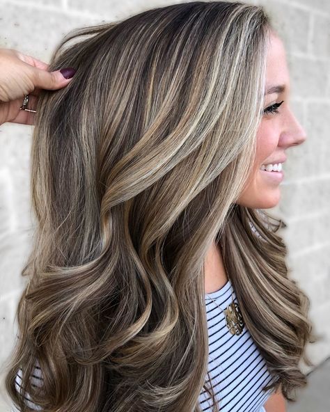 30 Stunning Ash Blonde Hair Ideas to Try in 2020 - Hair Adviser Popelavá Blond, Ash Blonde Hair With Highlights, Smokey Hair, Ash Blonde Hair Dye, Light Ash Blonde Hair, Ash Blonde Hair Colour, Ash Blonde Highlights, Ash Hair, Ash Blonde Balayage