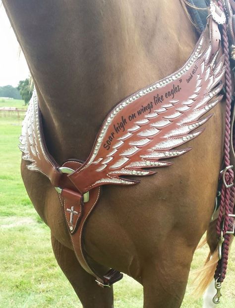 Cute Horse Accessories, Custom Leather Horse Tack, Hot Headstalls Horse Tack, Beautiful Horse Tack, Western Horse Tack Sets Barrel Racing, Cool Horse Tack, Horse Sattles, Horse Gear Western, Horse Stuff Western