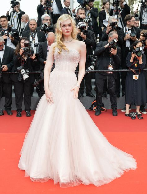 Elle Fanning Cannes, Cannes Film Festival Red Carpet, Gucci Gown, Dakota And Elle Fanning, Cannes Red Carpet, Chanel Iman, Isabelle Huppert, Vogue France, Grace Elizabeth