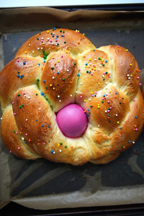 Italian Easter Bread (Pane di Pasqua) Easter Bread Recipes, Soda Breads, Russian Bread, Easter Breads, Italian Easter Recipes, Italian Easter Bread, Easter Bread Recipe, Italian Easter, Braided Bread