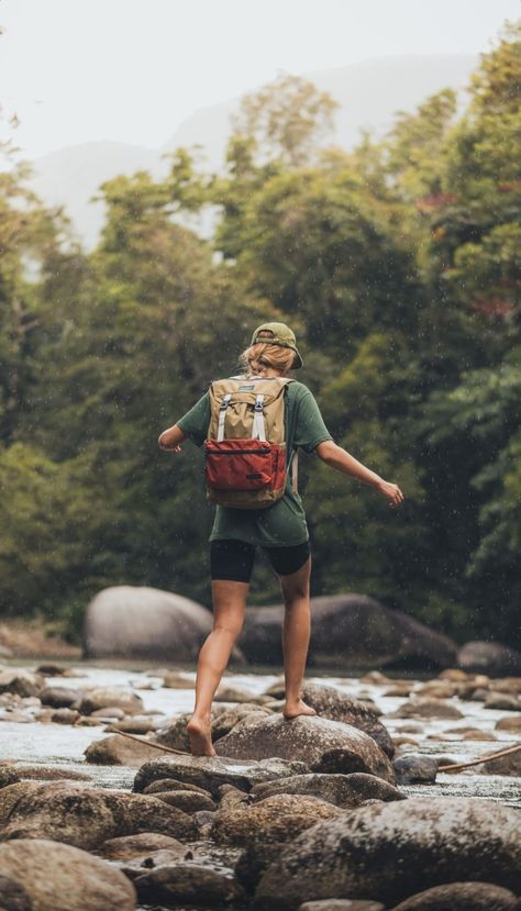 Hiking Photoshoot, Backpacking Aesthetic, Hiking Photos, Cute Hiking Outfit, Outdoorsy Style, Hiking Outfits, Hiking Photography, Hiking Outfit Women, Hiking Pictures