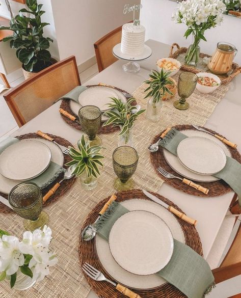 Fine Dining Table Setting, Table Settings Everyday, Dinner Party Table Settings, Party Table Settings, Dining Room Table Decor, Table Setting Decor, Dinner Table Setting, Dinner Table Decor, Table Set Up