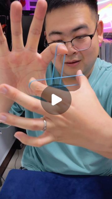 Loong on Instagram: "Learn the classic rubber band magic trick in 30 seconds! This amazing trick will amaze you" Rubber Band Magic Tricks, Rubber Band Tricks, Cool Mind Tricks, How To Do Magic, Learn Magic Tricks, Magic Tricks For Kids, Hand Tricks, Magic Illusions, Cool Magic Tricks