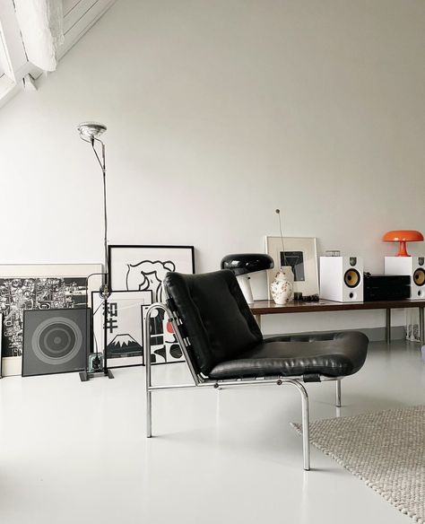 Chrome Living Room, Bauhaus Living Room, Bowers And Wilkins, Interior Magazine, Chic Interior Design, Interiors Magazine, Redecorate Bedroom, Design Lighting, Studio Interior