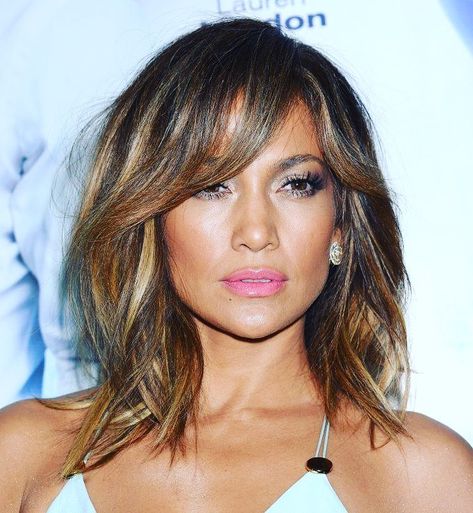 H on Instagram: “JLO is on fire 🔥😍 short hair inspiration 😍 @jlo #shorthairextensions #shorthair #volumehair #thickerhair #extravolume #hairextensions…” Jlo Short Hair, Jlo Hair, Short Hair Inspiration, Jennifer Lopez Hair, Hair Extensions For Short Hair, Vlasové Trendy, Haircuts For Wavy Hair, Long Hair With Bangs, Inspiration Instagram