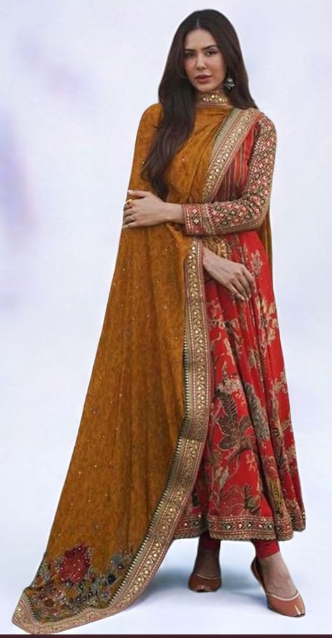 Sonam Bajwa, डिजाइनर कपड़े, Indian Bridesmaid Dresses, Indian Bride Outfits, Anarkali Dress Pattern, Desi Fashion Casual, Salwar Kamiz, Indian Dresses Traditional, Traditional Indian Outfits