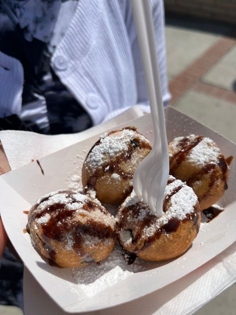 Fried Oreos Aesthetic, Oreos Aesthetic, Fried Oreo, Deep Fried Oreos, Fried Oreos, Pretty Desserts, Desert Recipes, Deep Fried, Caramel Apples