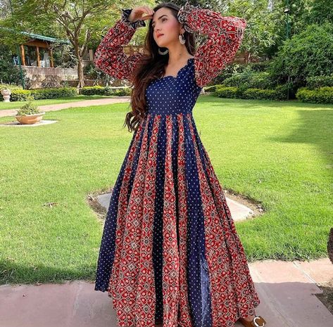 Full Skirt And Top, Kali Dress, Dresses Kurti, Islamic Fashion Dresses, Kids Jewellery, Anarkali Dresses, Ladies Suit, Churidar Designs, Anarkali Dress Pattern