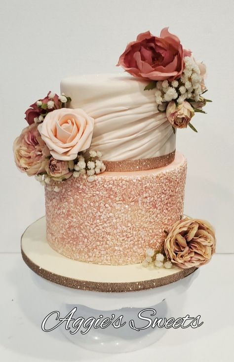 Rose Gold And Champagne Birthday Decor, Rose Gold Graduation Cake Ideas, Rose Gold Themed Cake, Rose Gold Tiered Cake, White And Rose Gold Birthday Cake, Rose Gold Pink And White Birthday Party, White And Rose Gold Cake, Rose Gold 50th Birthday Cake, Simple Rose Gold Cake Ideas