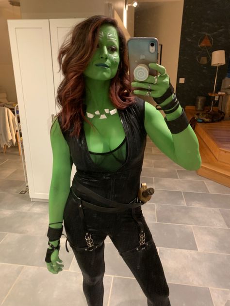 Mirror selfie of young woman painted green in a DIY Gamora costume Star Lord And Gamora Costumes, Diy Gamora Costume For Women, Gamora And Starlord Costume, Gamora And Peter Costume, Guardian Of The Galaxy Costume, Gamora Costume Diy, Gamora Halloween Costume, Marvel Halloween Costumes Women, Gamora Outfit