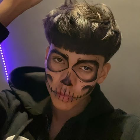 Easy Boy Halloween Makeup, Skeleton Makeup On Men, Skeleton Man Makeup, Boy Skull Makeup, Half Skeleton Makeup Men, Skeleton Makeup Male, Simple Skeleton Makeup Men, Men’s Skeleton Makeup, Catrin Costume