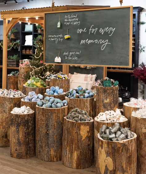 Fall At Magnolia Market 2023, Handmade Shop Design, Farmers Market Booth Display Ideas, Christmas Market Booth Ideas, Candles Display Ideas, Gift Shop Design, Creative Retail Display, Rustic Packaging, Gift Shop Displays