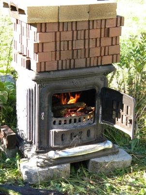 Homemade Pottery Kiln Plans .....uh, why haven't I heard of this before? I have an old wood stove! Old Wood Stove, Homemade Pottery, Pottery Diy, Mud Pies, Pottery Projects, Raku Kiln, Pottery Kiln, Wood Kiln, Relief Art