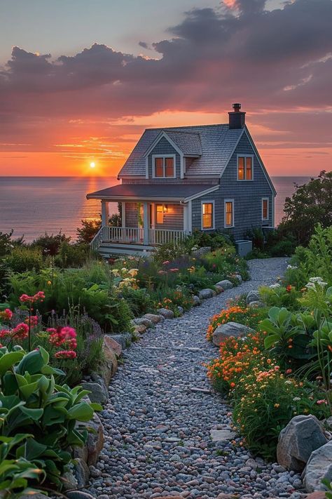 Houses With Beautiful Views, Small Seaside House, Rustic Seaside Cottage, Small House By The Sea, Cozy Beach Cottage Exterior, House On A Cliff By The Sea, Cottage By The Ocean, Maine House Aesthetic, Cottage By The Beach