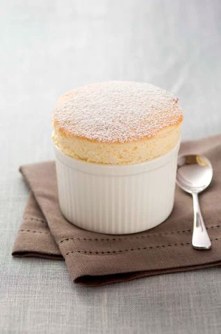 Vanilla Souffle Recipes, Vanilla Souffle, Cake Light, Souffle Recipes, Dessert Simple, Desserts Vegan, Cake Vegan, Birthday Desserts, French Desserts