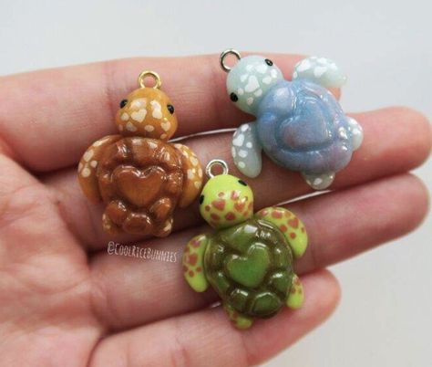 Cute Polymer Clay Turtle, Things Made Out Of Clay Ideas, Trio Clay Ideas, Cute Clay Turtle, Cute Clay Stuff To Make, Polymer Clay Crafts Aesthetic, Clay Crafts Ocean, Turtle Clay Art, Clay Ideas Turtle