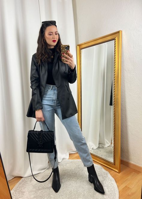 Black Leather Blazer and Light Mom Jeans Outfit Light Mom Jeans Outfit, Jeans And Blazer Outfit Classy, Light Mom Jeans, Jeans And Blazer Outfit, Black Leather Blazer Outfit, Womens Leather Jacket Outfit, Jeans Blazer Outfit, Black Leather Jacket Outfit, Black Leather Blazer