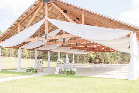 Wedding Barn Venue Ideas, Pole Barn Wedding, Pavilion Wedding Reception, Pavillion Wedding, Chic Fall Wedding, Flower Valley, Event Venue Design, Farmhouse Wedding Venue, Wedding Pavilion