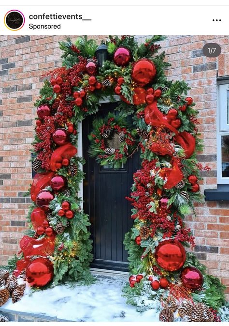 Front Door Christmas Garland Ideas, Christmas Door Arch, Christmas Front Door Garland, Front Door Christmas Tree, Christmas Arches, Christmas Merchandising, Christmas Door Garland, Front Door Garland, Door Garland